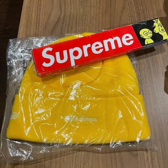 Supreme bandana print box logo beanie in yellow. Brand new authentic supreme